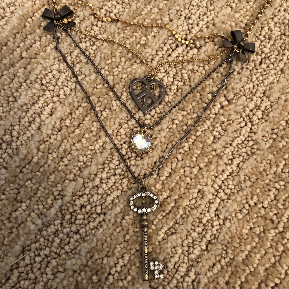 NWT Betsey Johnson Necklace